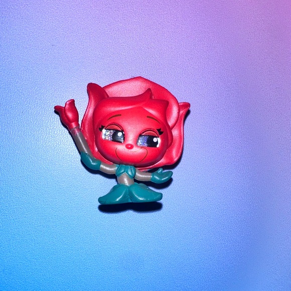 rose (alice in wonderland) ~ ultra rare  disney doorables: series 12